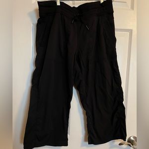 Studio crop well loved Lululemon